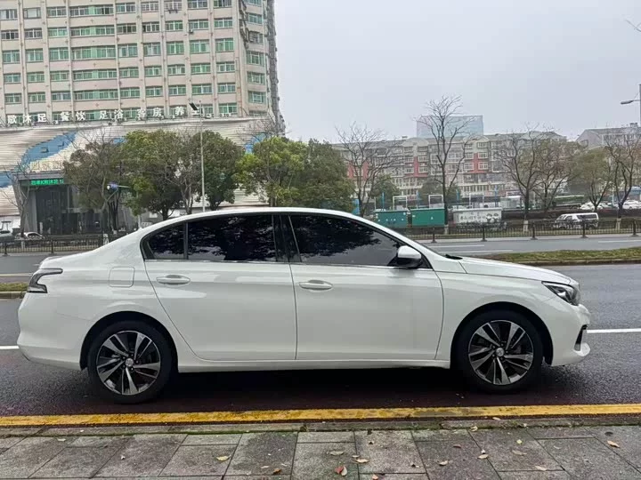Peugeot 408