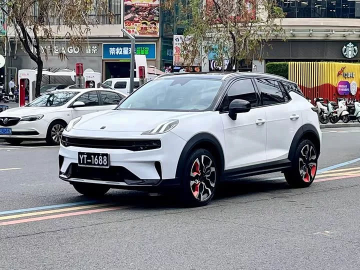 Lynk & Co 06