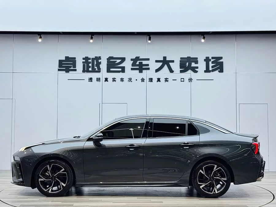 Lynk & Co 03