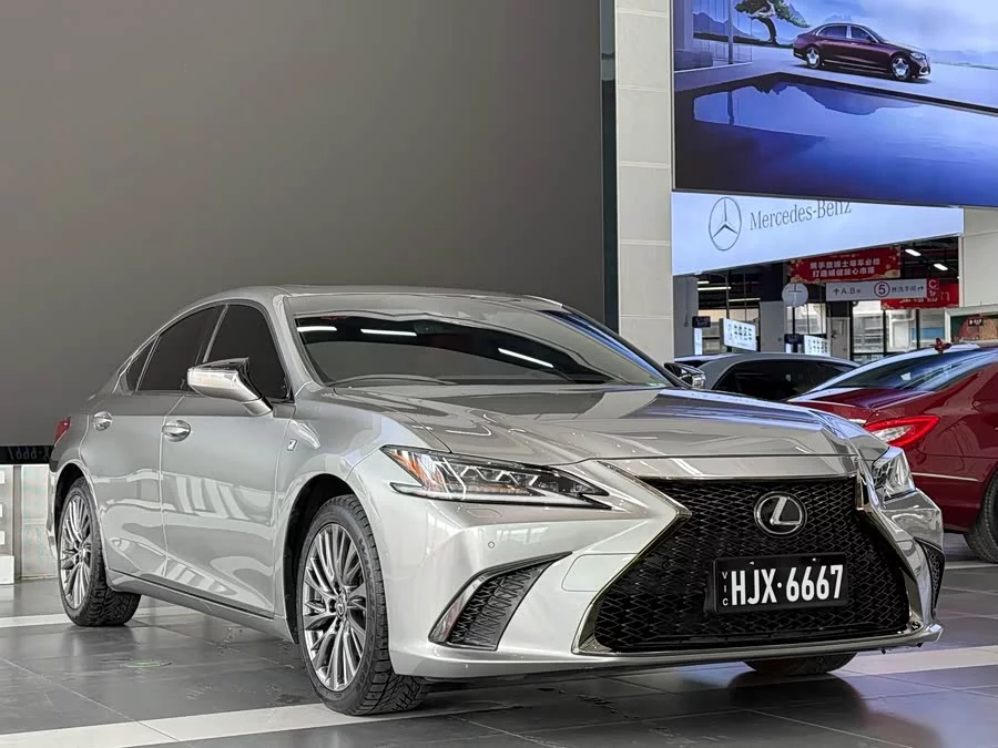 Lexus ES