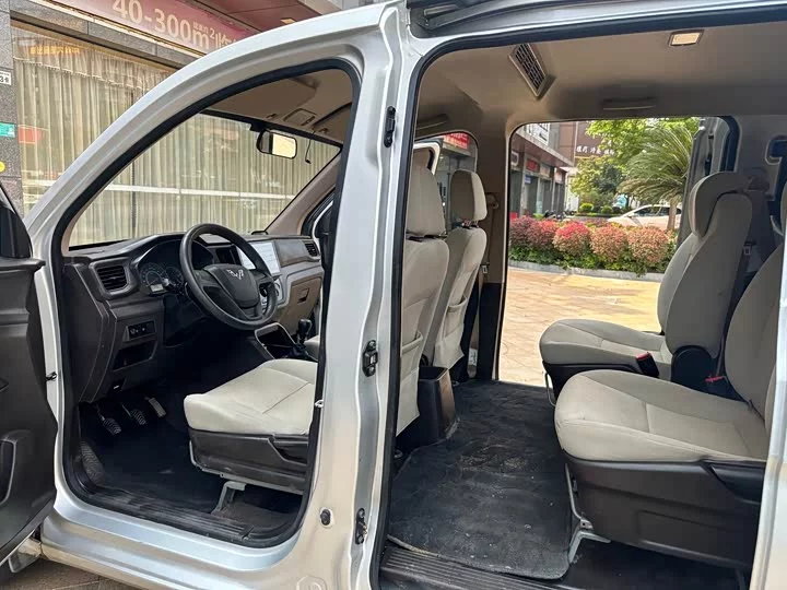 Wuling Hongguang V