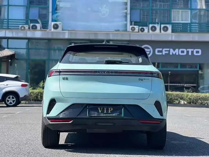 Lynk & Co 06 EM-P