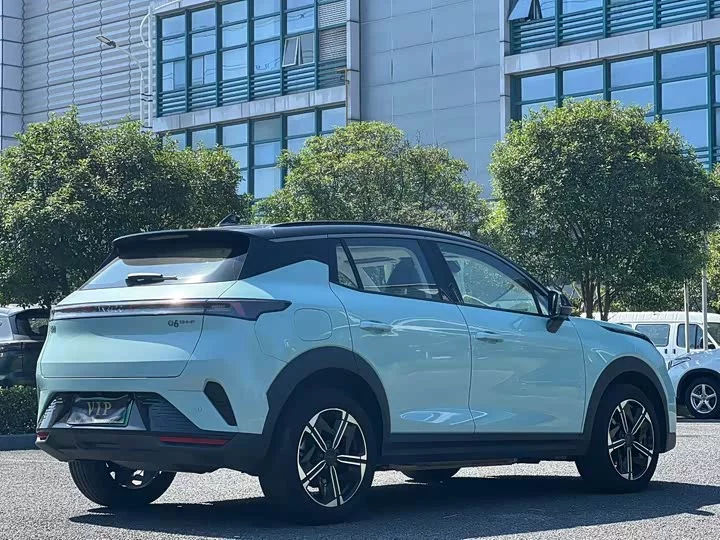Lynk & Co 06 EM-P