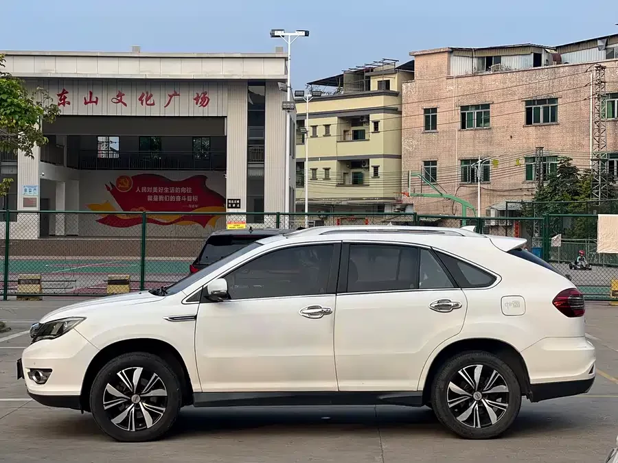 BYD S7