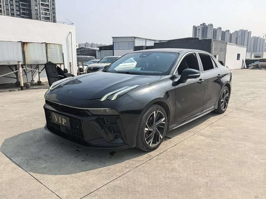 Lynk & Co 03