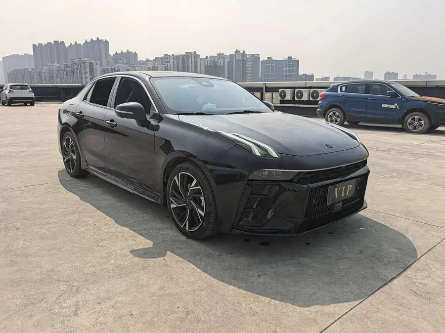 Lynk & Co 03