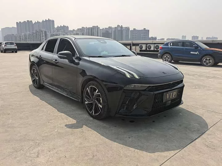Lynk & Co 03