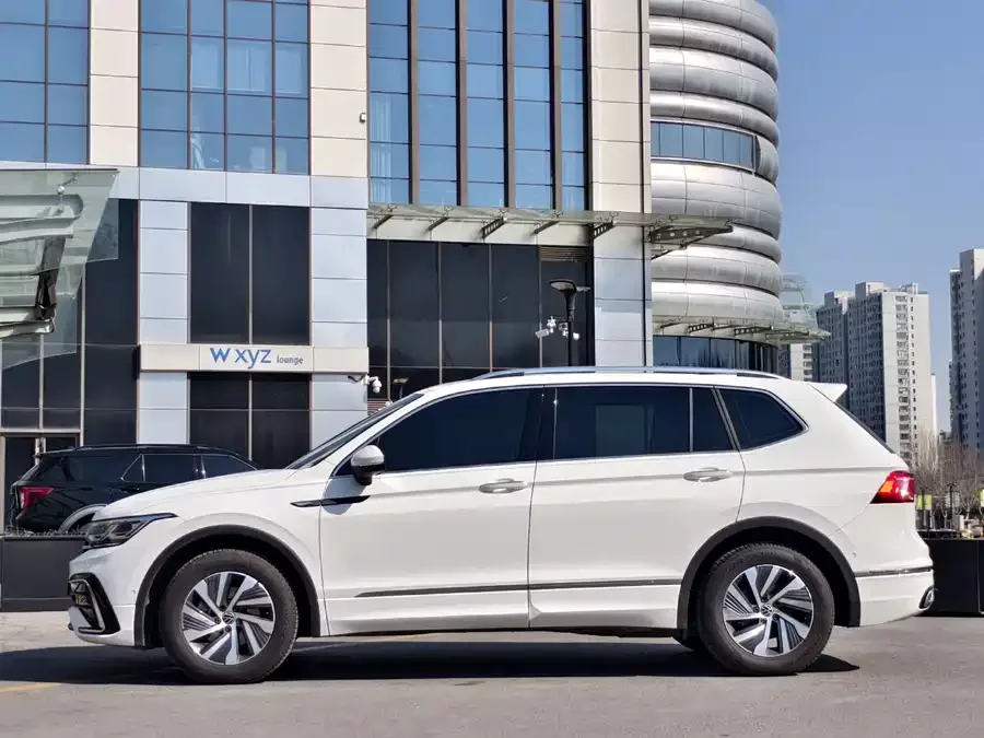Volkswagen Tiguan L plug-in hybrid