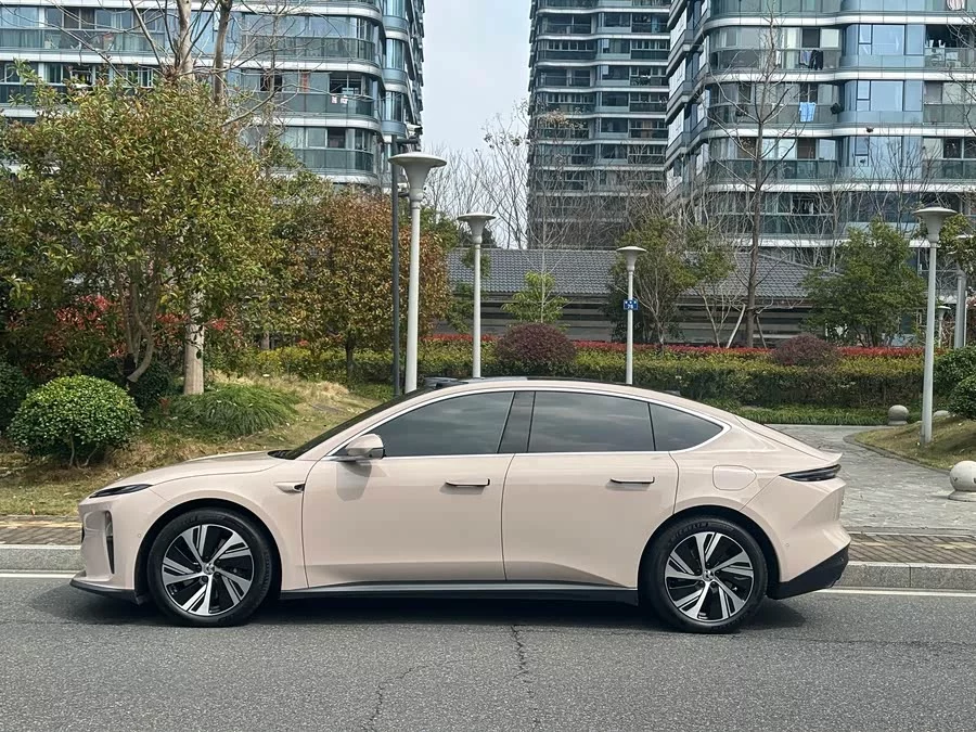 NIO ET5