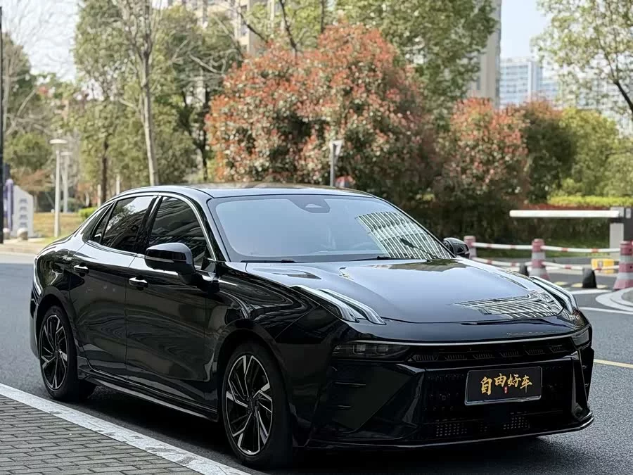 Lynk & Co 03