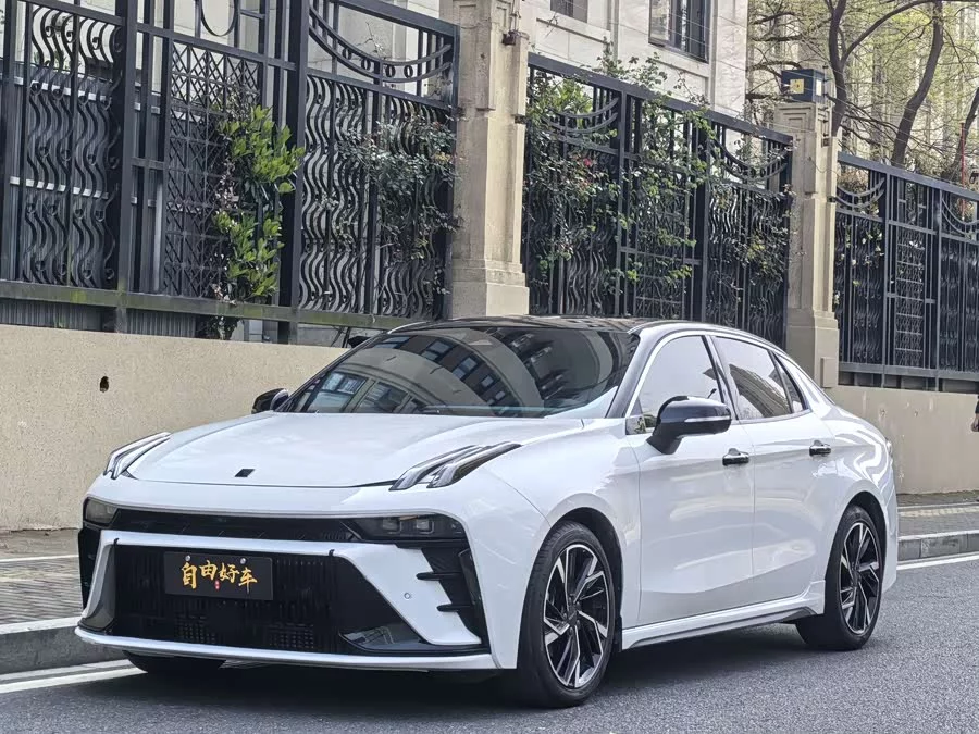 Lynk & Co 03