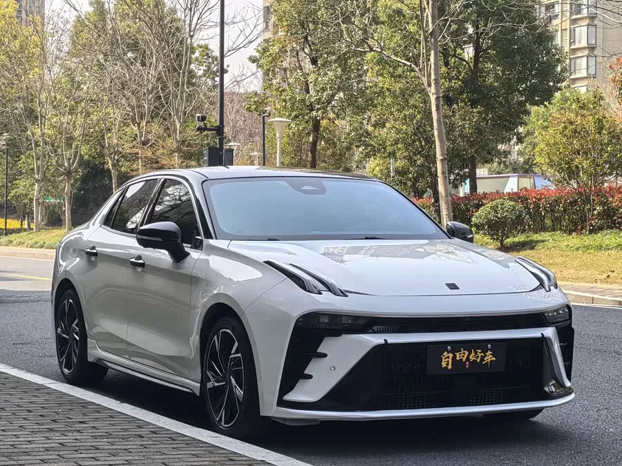 Lynk & Co 03