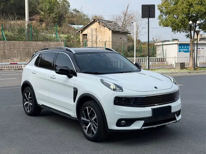 Lynk & Co 01