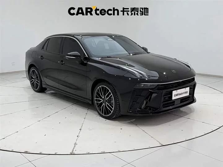 Lynk & Co 03