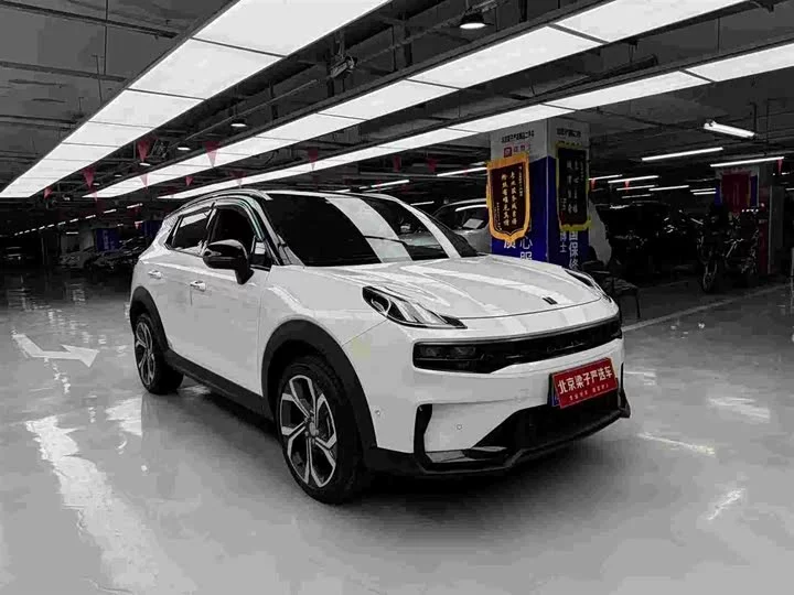 Lynk & Co 06