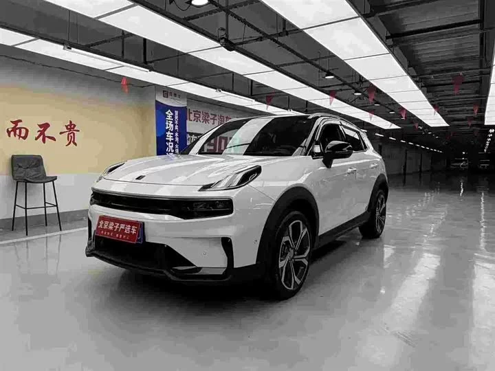 Lynk & Co 06
