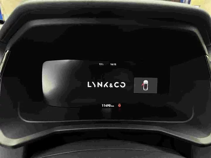 Lynk & Co 06