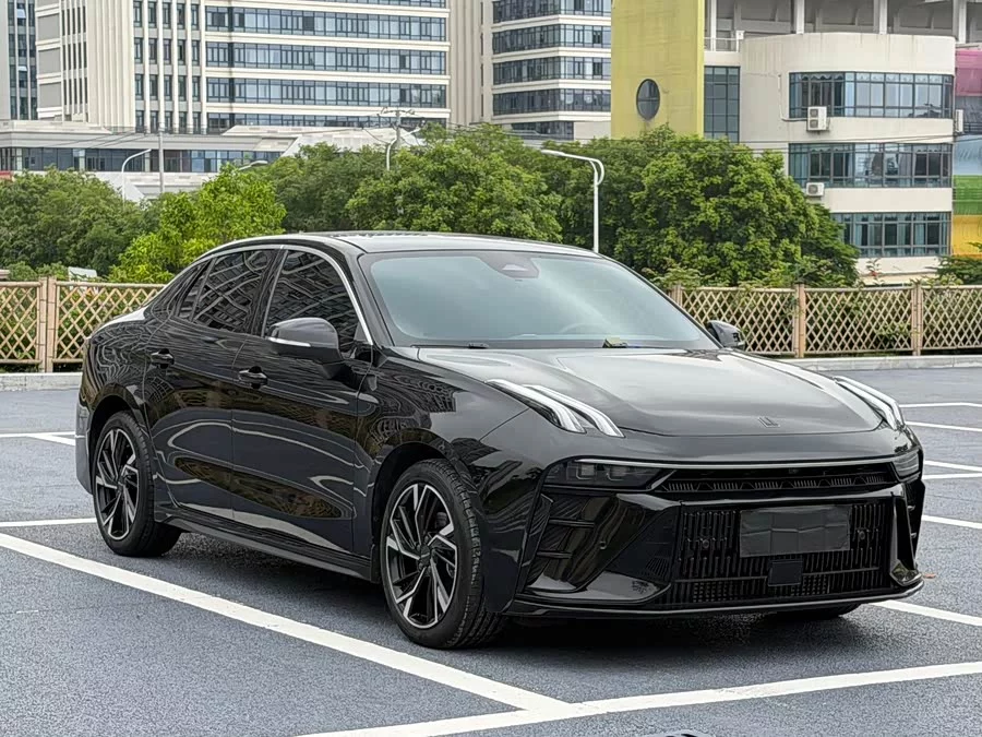 Lynk & Co 03