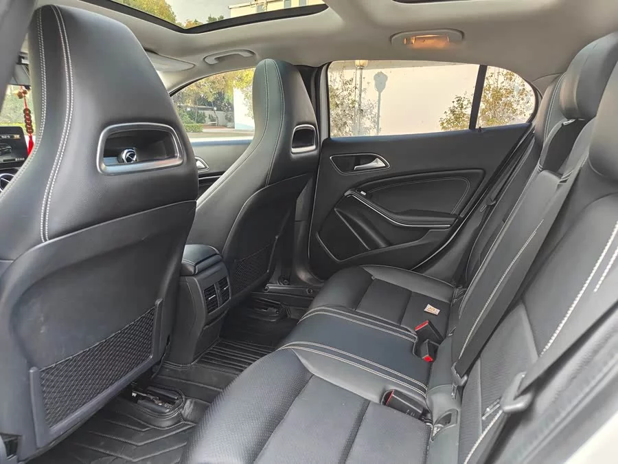 Mercedes Benz GLA