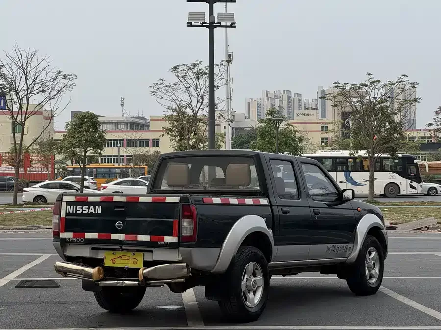 Nissan D22