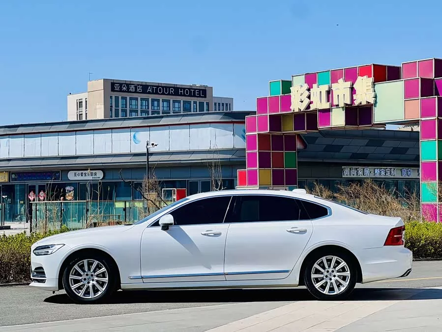 Volvo S90