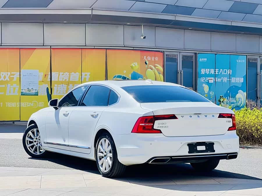 Volvo S90