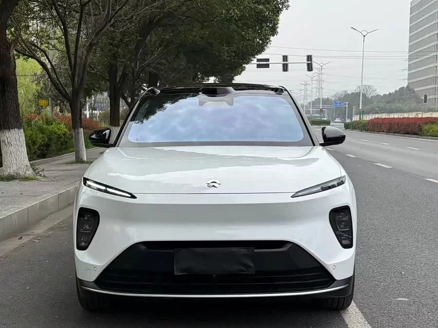 NIO ES8