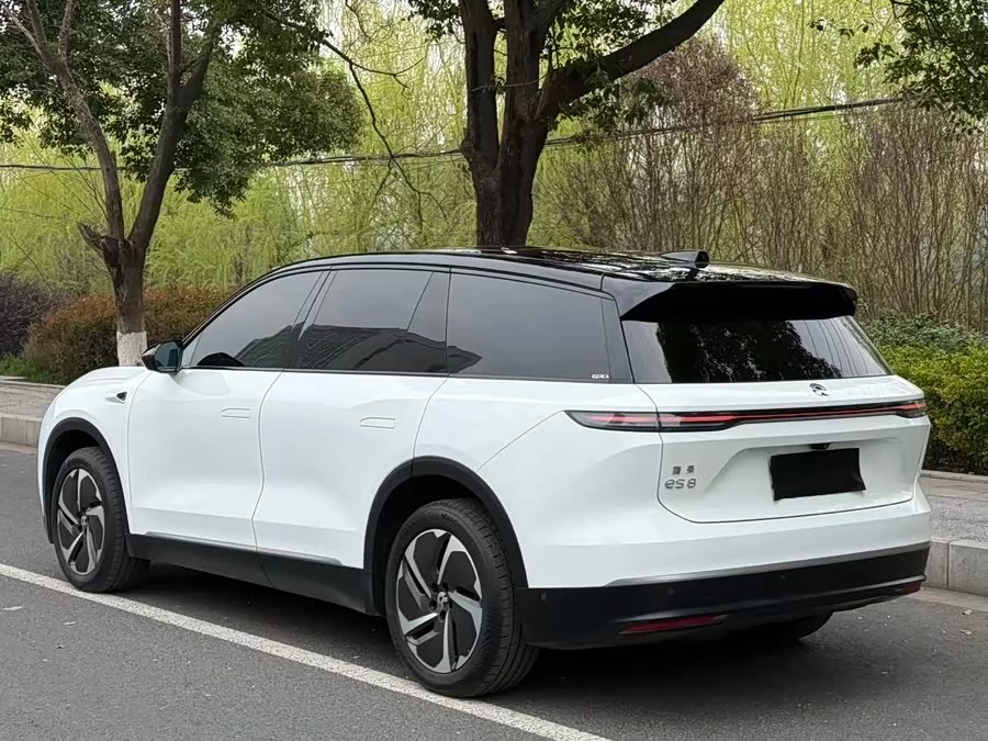 NIO ES8
