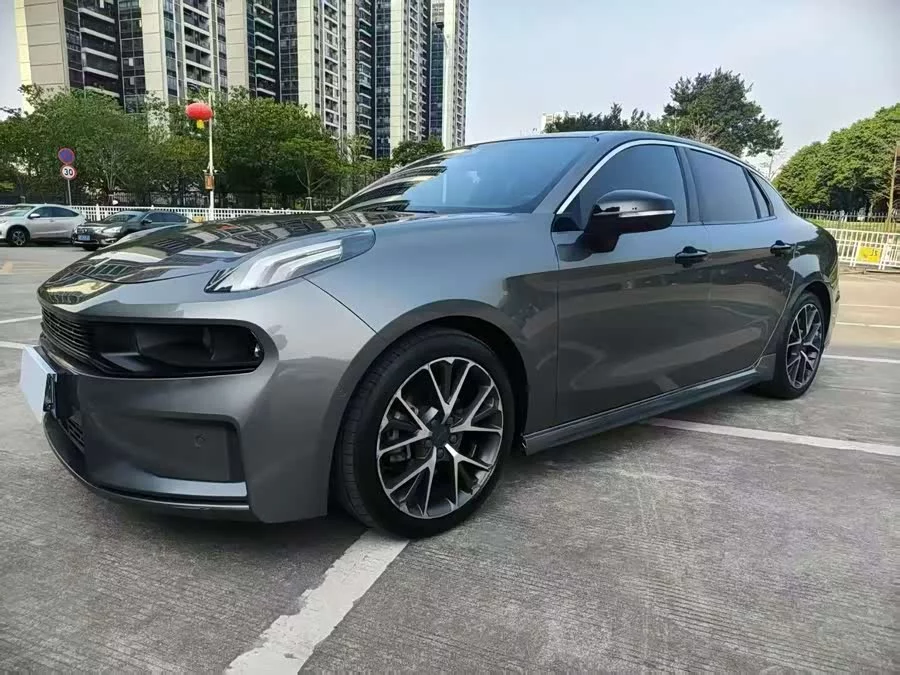 Lynk & Co 03