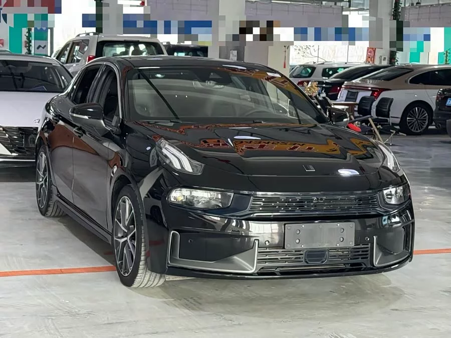 Lynk & Co 03