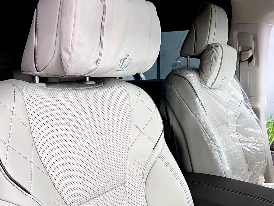 Toyota Crown Vellfire