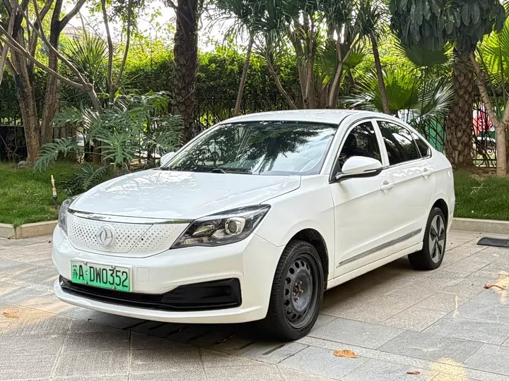 Dongfeng E70