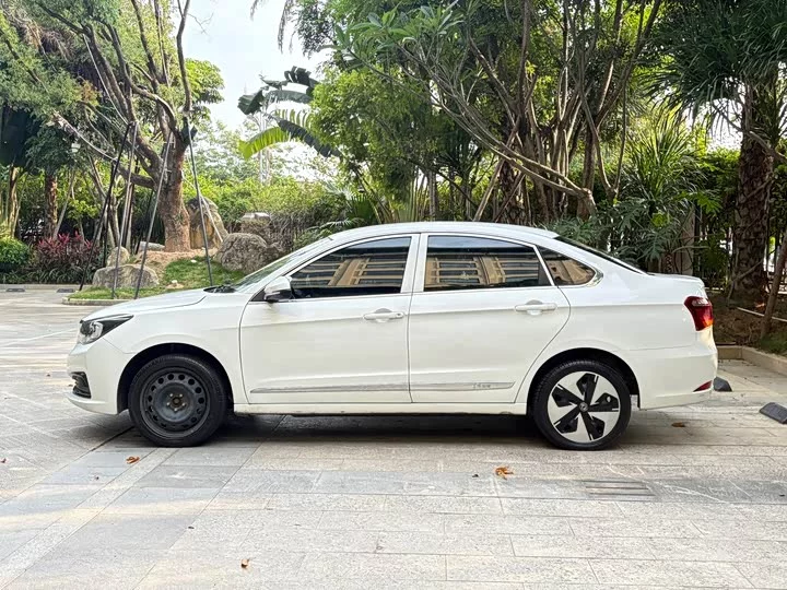 Dongfeng E70