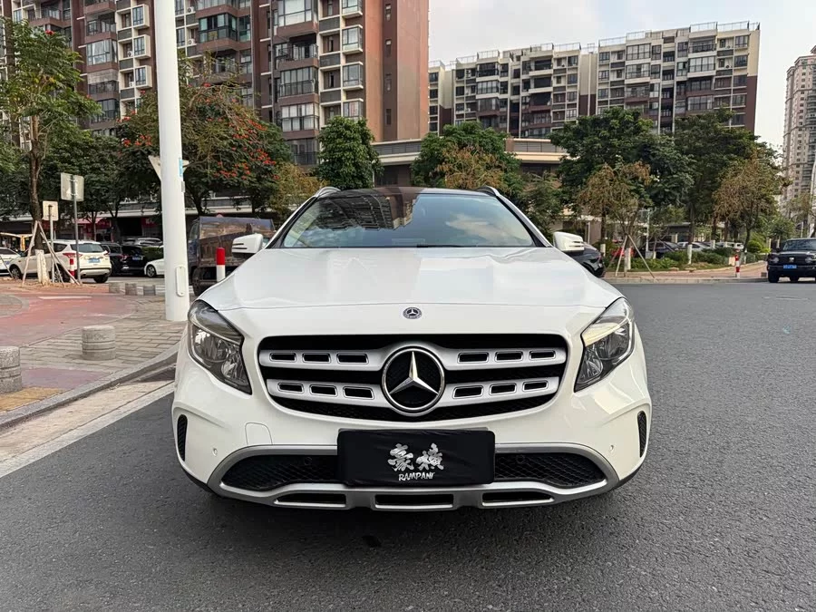 Mercedes Benz GLA
