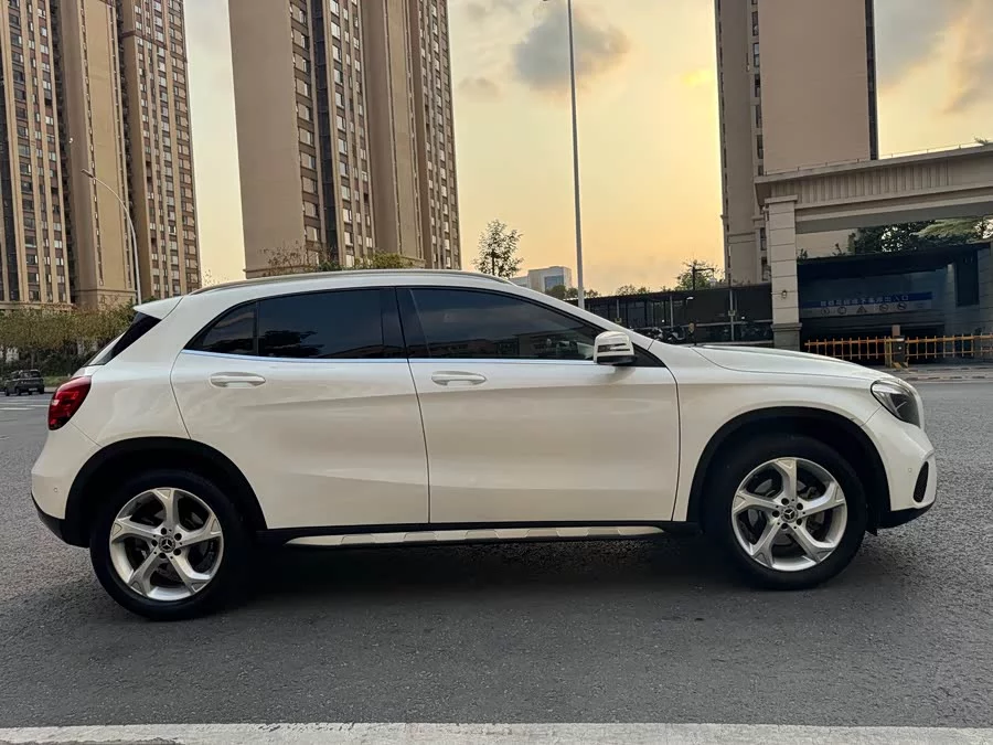 Mercedes Benz GLA