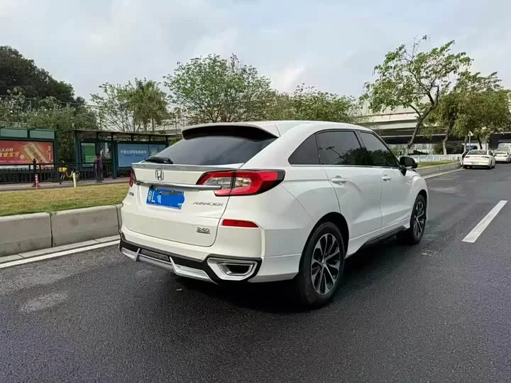 Honda Crown Road