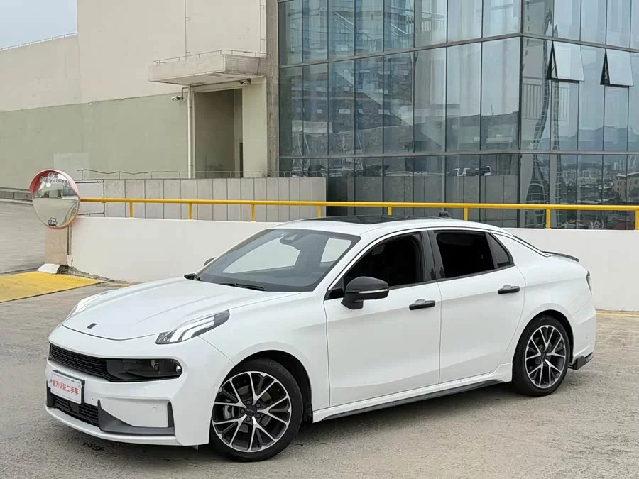 Lynk & Co 03