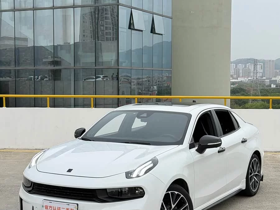 Lynk & Co 03