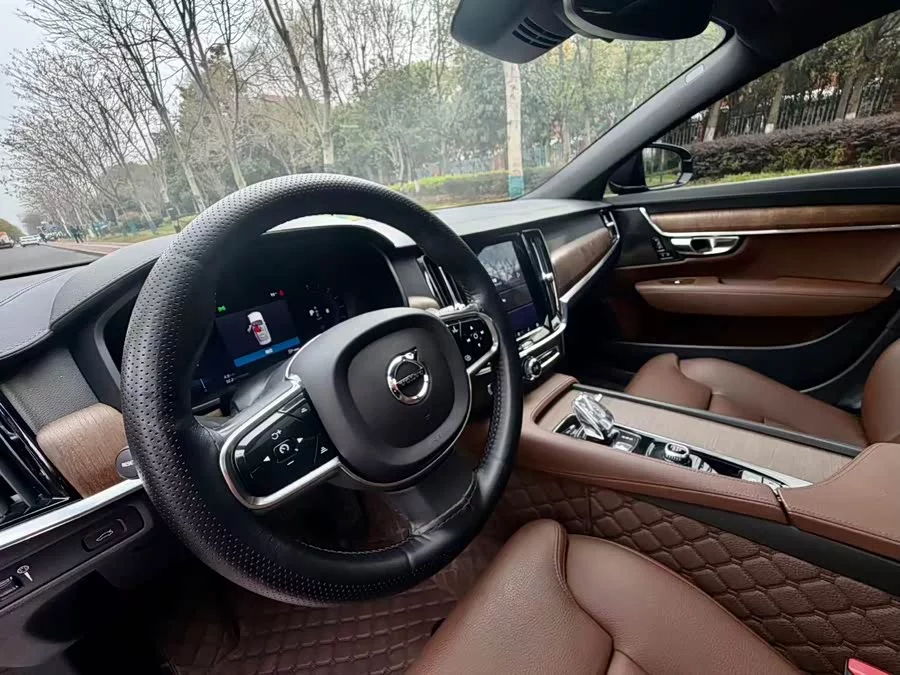 Volvo S90