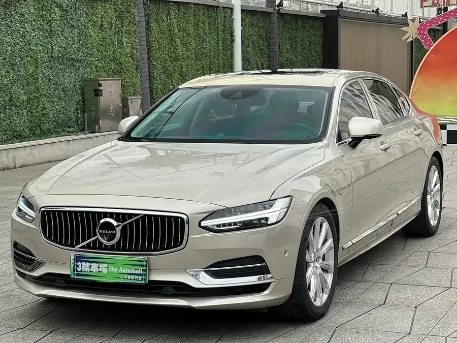 Volvo S90 plug-in hybrid