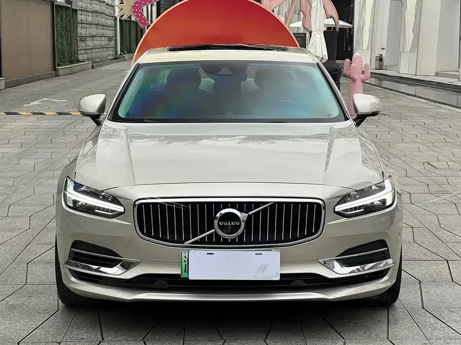 Volvo S90 plug-in hybrid