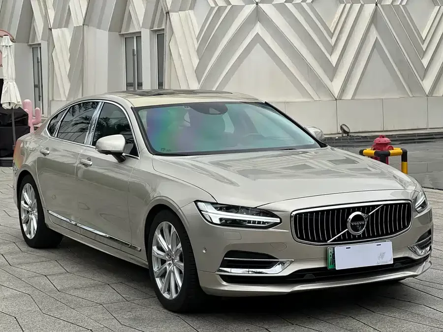 Volvo S90 plug-in hybrid