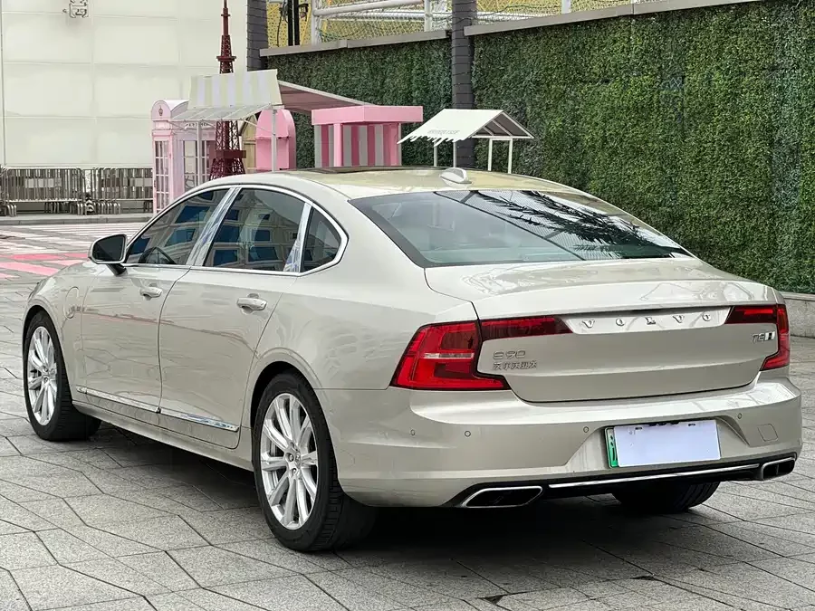 Volvo S90 plug-in hybrid