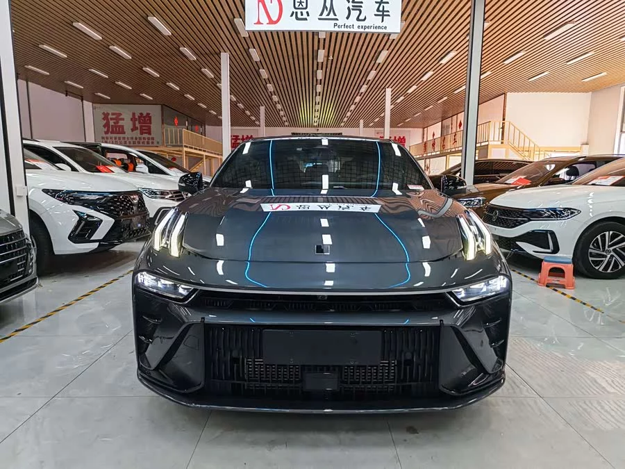 Lynk & Co 03