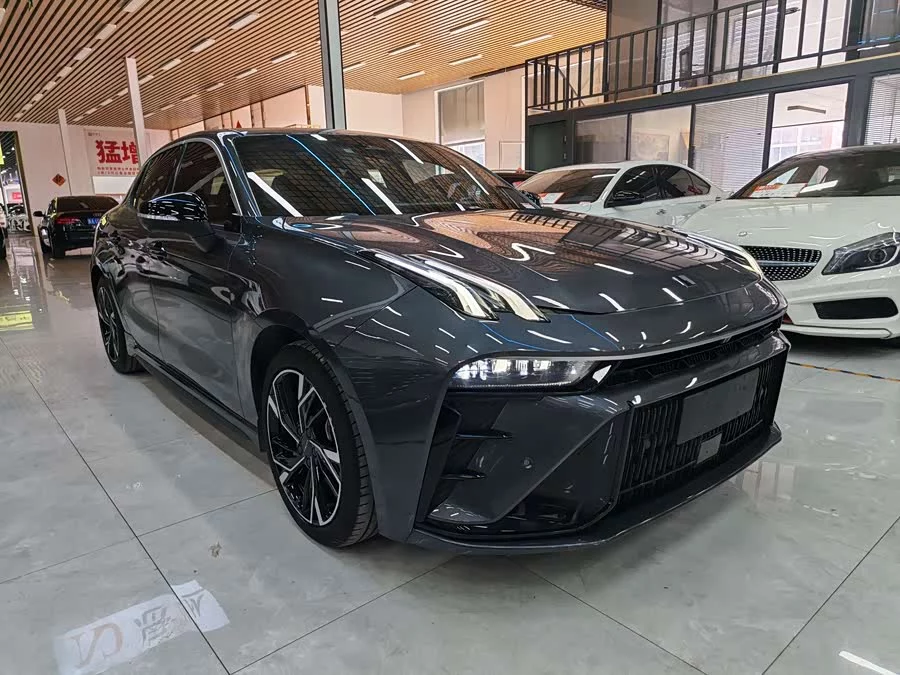 Lynk & Co 03