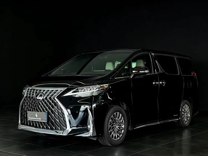 Lexus LM
