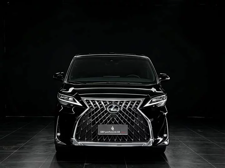 Lexus LM