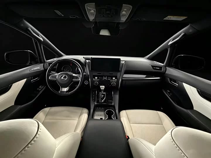 Lexus LM