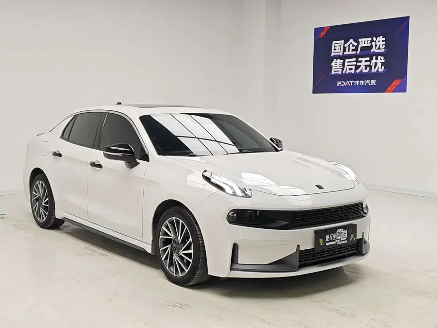 Lynk & Co 03