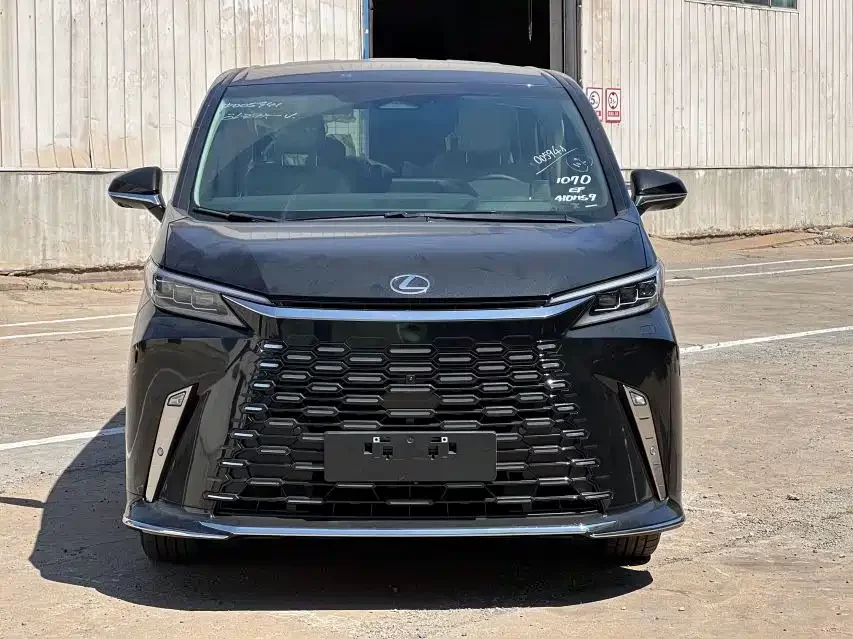 Lexus LM